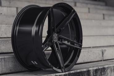 LC–P08 11x20 ET38 5x120 72,56 Glossy Black