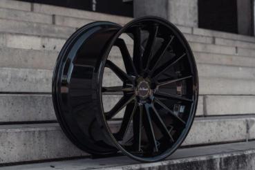 LC–P12 10,5x22 ET20 5x112 66,56 Glossy Black
