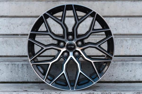 LC–P02 9,5x19 ET38 5x120 72,56 Black Machined