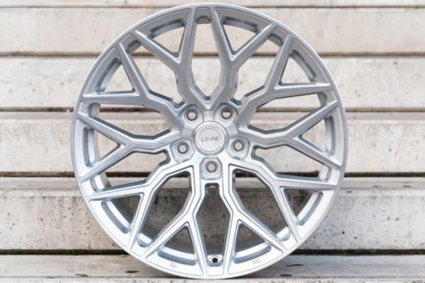 LC–P02 10x20 ET45 5x112 66,66 Machined Silver