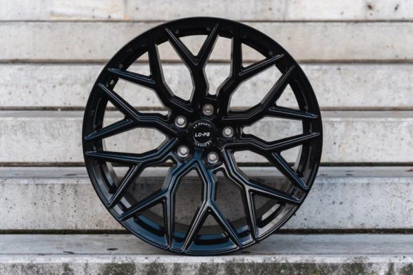 LC–P02 8,5x19 ET30 5x120 72,56 Glossy Black