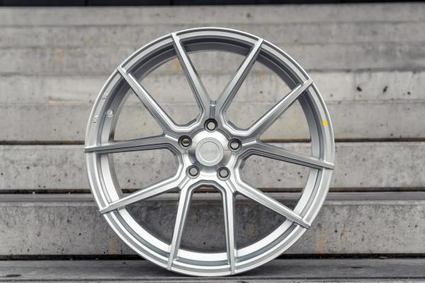 LC–P06 8,5x19 ET33 5x120 72,56 Machined Silver