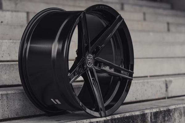 LC–P08 11x20 ET38 5x112 66,56 Glossy Black