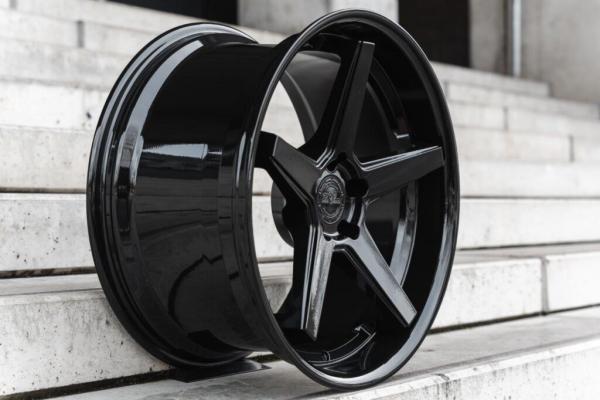 LC–P13 10,5x20 ET28 5x112 66,56 Glossy Black