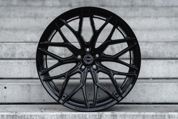 LC–P14 10,5x22 ET28 5x115 71,6 Glossy Black