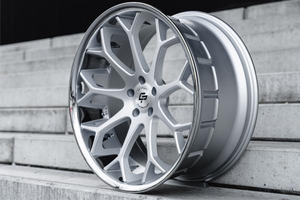 LC–P20 10,5x22 ET25 5x115 71,6 Brushed Silver - SS LIP