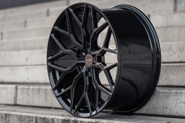 LC-F7 11x22 Glossy Black ET20 5x112 66,56 FITMENT: RS6/RS7